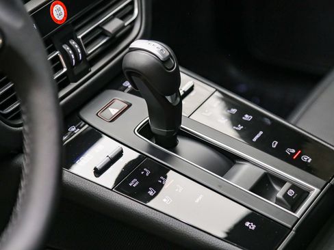 Certified 2026 Porsche Macan AWD/4WD image 25