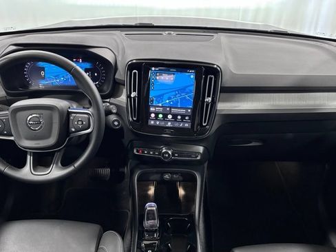 Certified 2026 Volvo XC40 B5 Plus AWD/4WD image 2