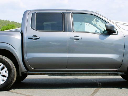 Used 2023 Nissan Frontier SV w/ SV Convenience Package AWD/4WD image 3