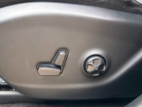 Used 2019 Jeep Cherokee Latitude Plus image 15