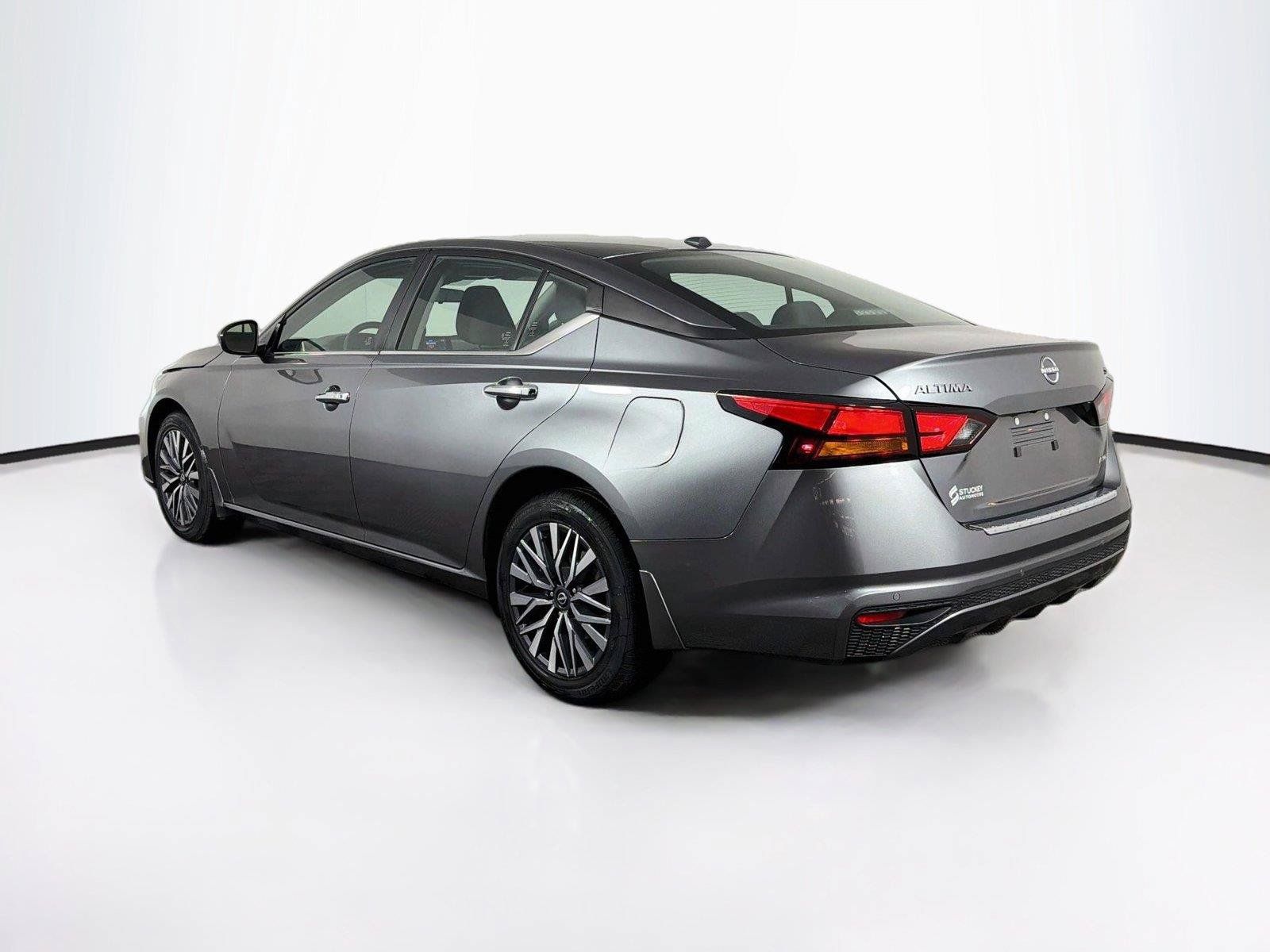 Used 2023 Nissan Altima 2.5 SV AWD/4WD image 9