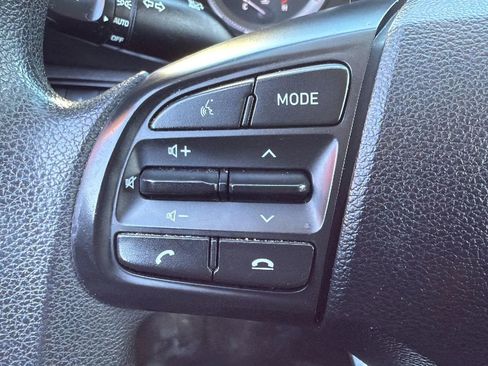 Used 2021 Hyundai Venue SE image 12