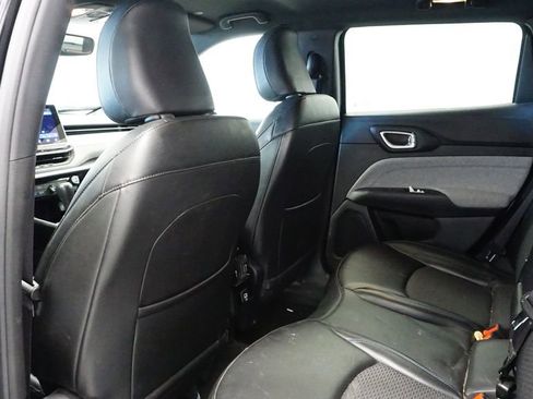 Used 2023 Jeep Compass Latitude image 17