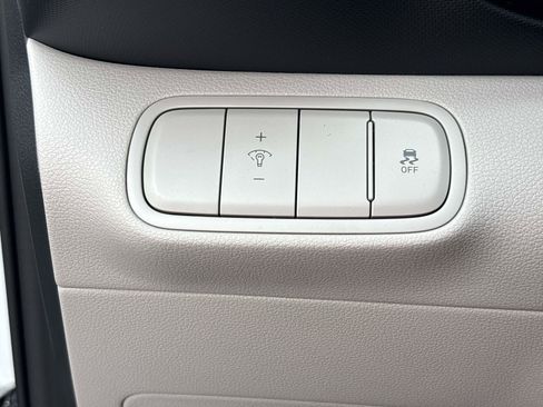 Used 2026 Hyundai Venue SEL FWD image 15