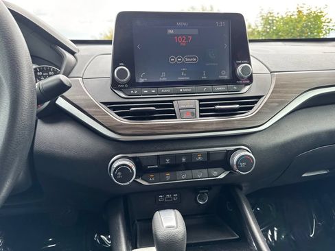 Used 2024 Nissan Altima 2.5 SV FWD image 17