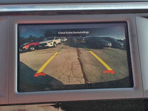 Used 2023 Chrysler Voyager LX FWD image 17