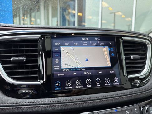 Used 2020 Chrysler Pacifica Limited w/ Advanced Safetytec Group FWD image 26