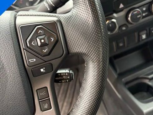 Used 2020 Toyota Tacoma SR5 AWD/4WD image 13