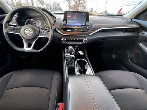 Used 2024 Nissan Altima 2.5 SV image 18
