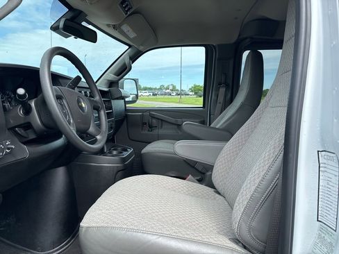 Used 2025 Chevrolet Express 3500 LT w/ LT Preferred Equipment Group RWD image 12