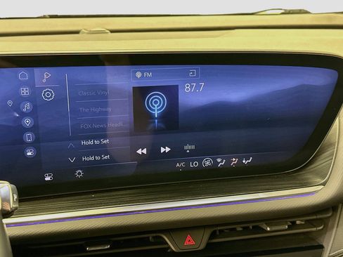 Used 2024 Buick Envision Preferred AWD/4WD image 21