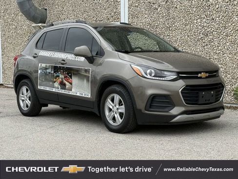 Used 2022 Chevrolet Trax LT w/ LT Convenience Package FWD image 1