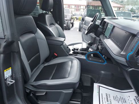 Used 2024 Ford Bronco Black Diamond w/ Sasquatch Package image 30