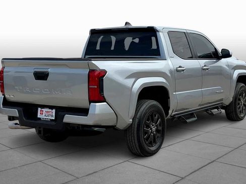 Used 2025 Toyota Tacoma SR5 AWD/4WD image 12
