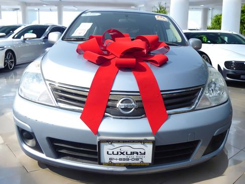 Used 2011 Nissan Versa 1.8 S w/ Plus Pkg image 5