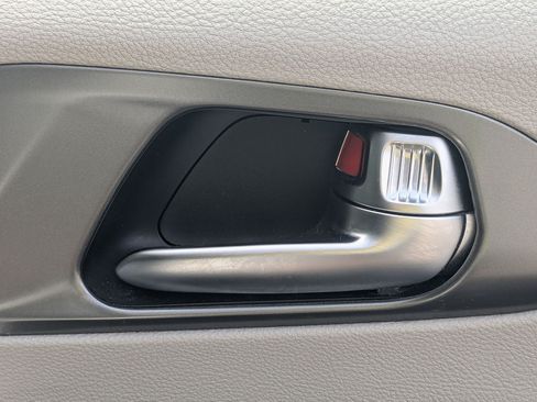 Used 2023 Chrysler Pacifica Touring-L FWD image 31