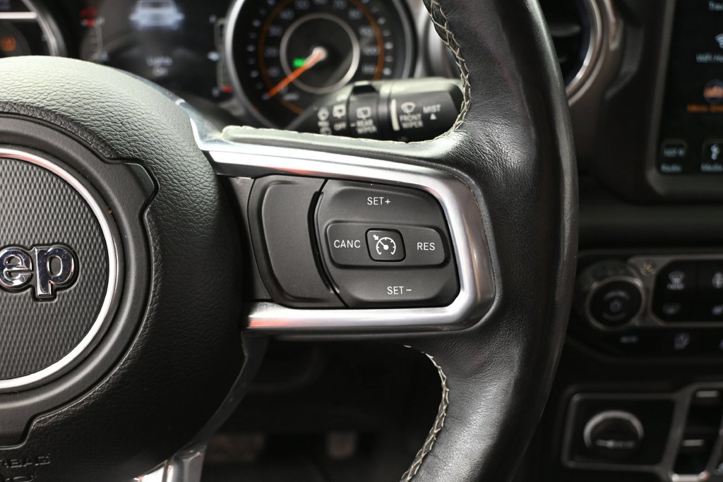 Used 2018 Jeep Wrangler Unlimited Sahara w/ Dual Top Group AWD/4WD image 21