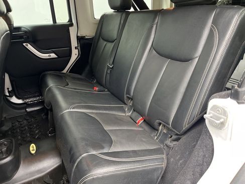 Used 2021 Jeep Wrangler Unlimited Rubicon image 7