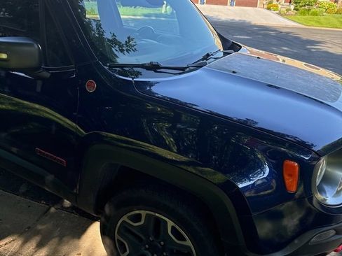 Used 2017 Jeep Renegade Trailhawk w/ Cold Weather Group II AWD/4WD image 8
