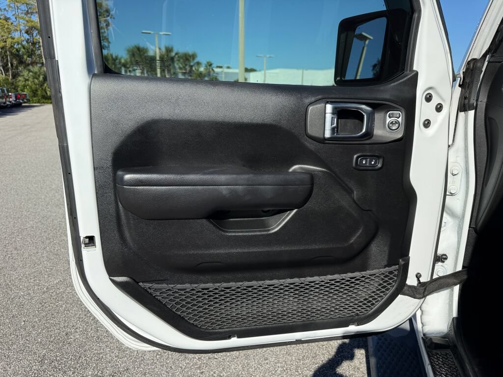 Used 2021 Jeep Wrangler Unlimited Rubicon AWD/4WD image 17