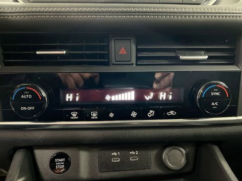 Used 2024 Nissan Rogue SV image 16