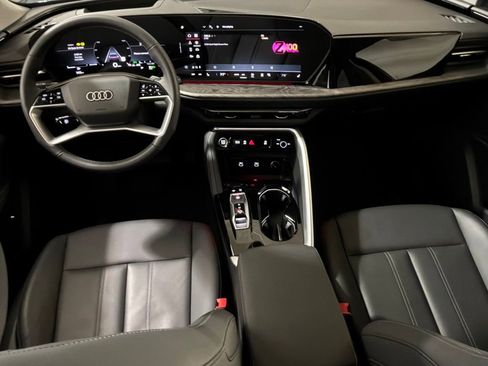 Used 2025 Audi Q5 Premium Plus w/ Premium Plus image 12