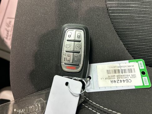 Used 2024 Chrysler Voyager LX image 22