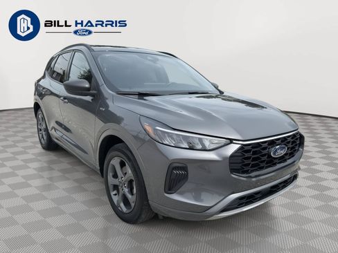 Used 2023 Ford Escape ST-Line w/ Tech Pack #1 AWD/4WD image 3