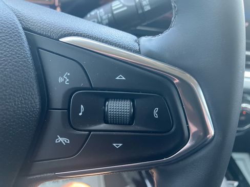 Used 2025 Chevrolet Trax LT w/ LT Convenience Package FWD image 18