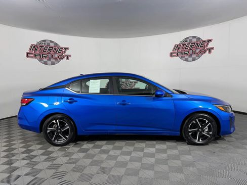 Used 2025 Nissan Sentra SV FWD image 8