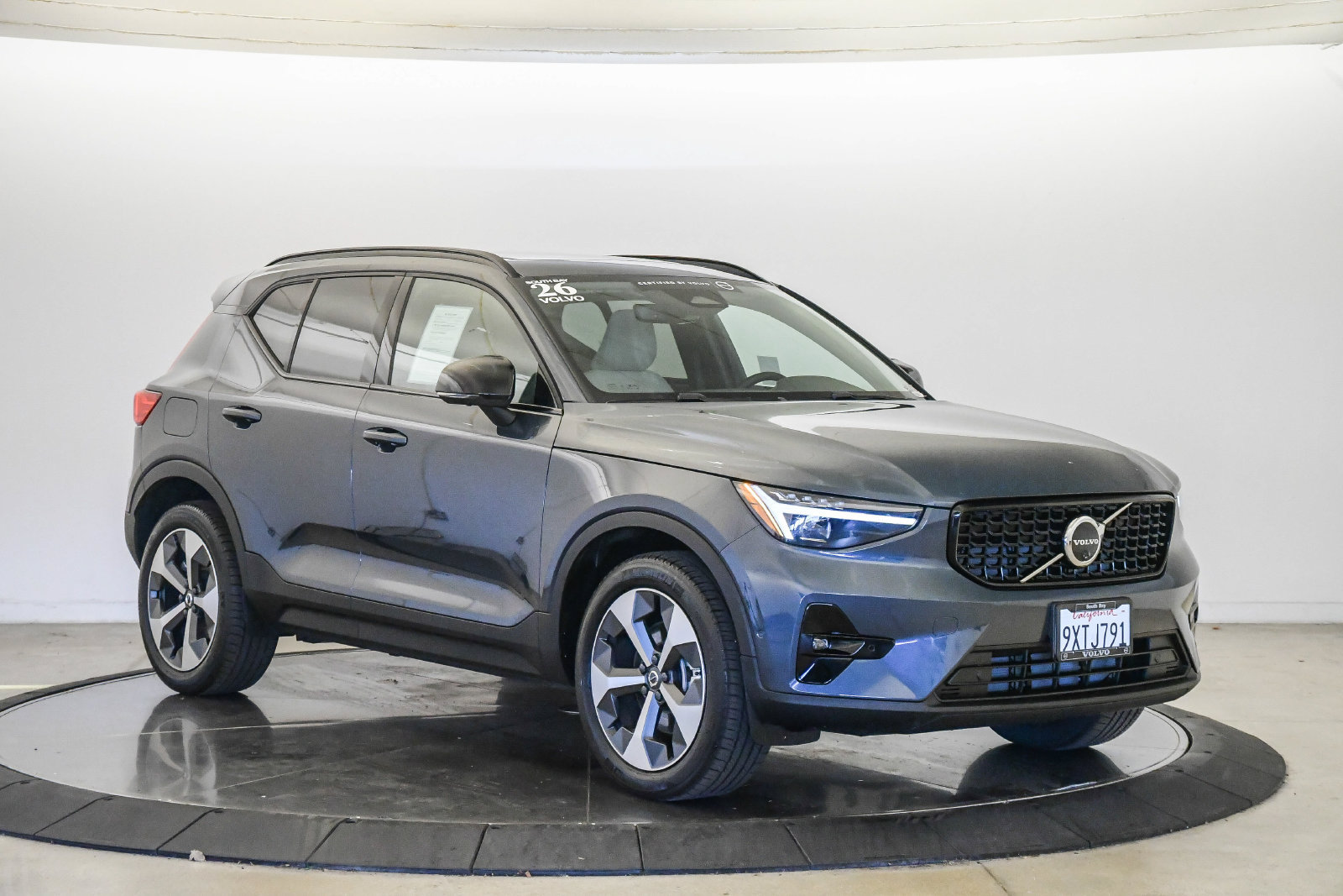 Used 2026 Volvo XC40 B4 Plus w/ Climate Package FWD image 6