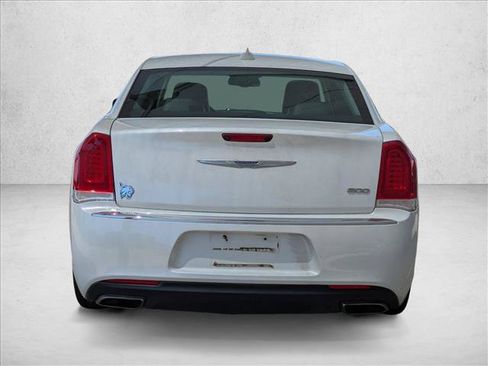 Used 2015 Chrysler 300 Limited RWD image 6