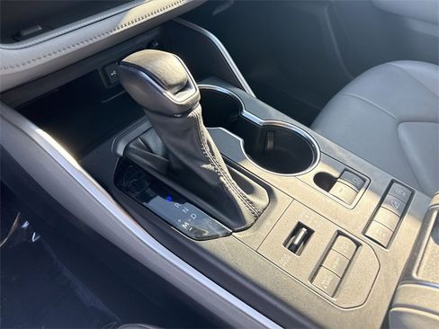 Used 2021 Toyota Highlander XLE image 19