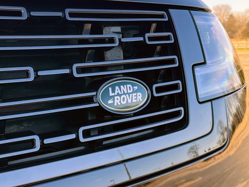 Used 2025 Land Rover Range Rover SE image 15