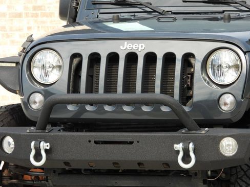 Used 2017 Jeep Wrangler Sport S AWD/4WD image 3