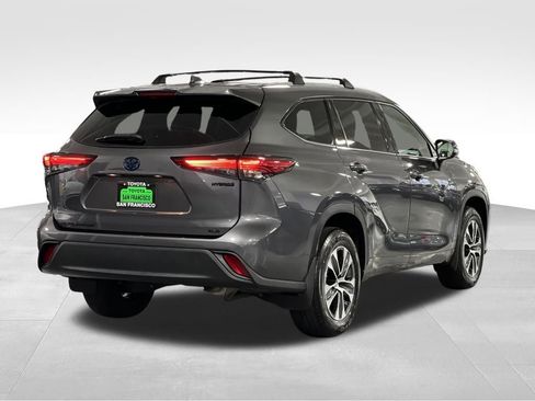 Certified 2022 Toyota Highlander XLE image 5