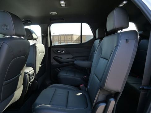 Used 2023 Chevrolet Traverse LT image 14