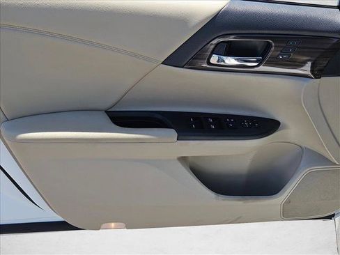 Used 2016 Honda Accord Touring image 9