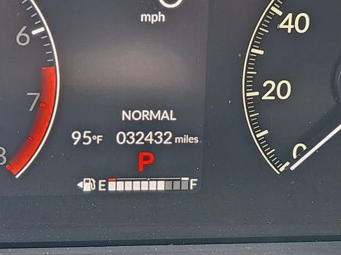 Used 2024 Honda Pilot Touring image 36