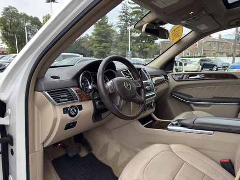 Used 2014 Mercedes-Benz GL 550 4MATIC image 23