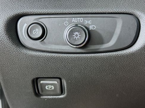Used 2025 Chevrolet Blazer LT FWD image 17