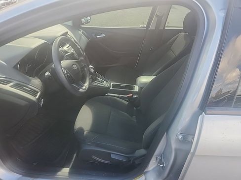 Used 2016 Ford Focus SE FWD image 19