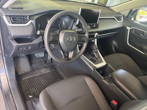 Used 2025 Toyota RAV4 LE AWD/4WD image 9
