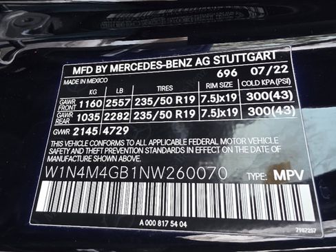 Used 2022 Mercedes-Benz GLB 250 w/ Premium Package Lite image 35