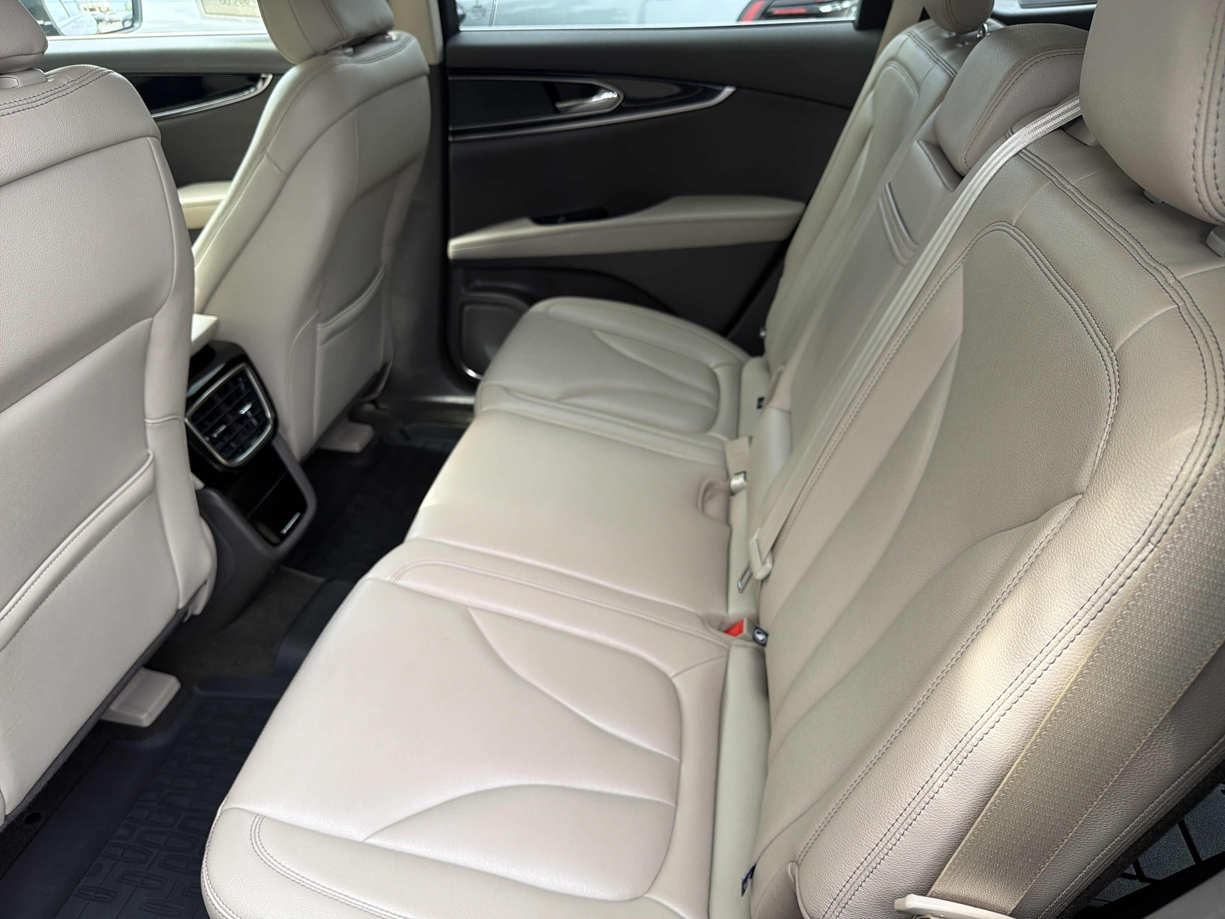 Used 2023 Lincoln Nautilus AWD w/ Premium Package image 22