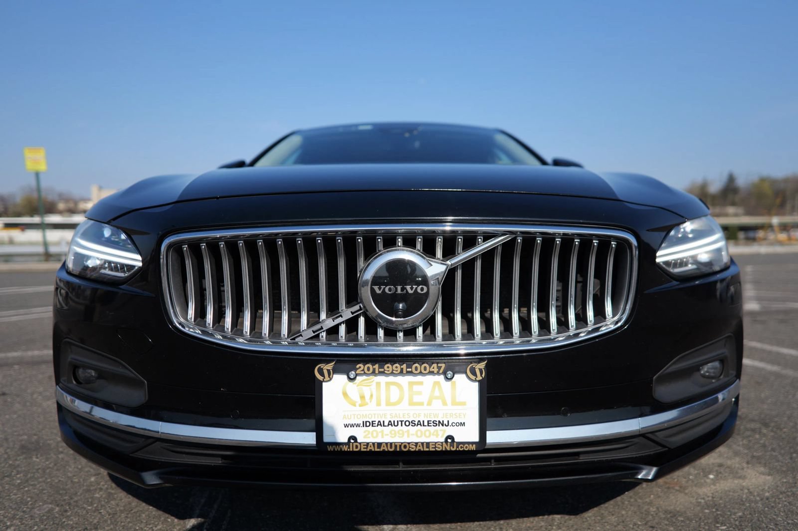 Used 2023 Volvo S90 B6 Plus AWD/4WD image 2