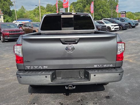 Used 2018 Nissan Titan SV w/ SV Convenience Package AWD/4WD image 5