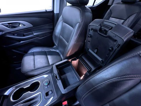 Used 2020 Chevrolet Traverse RS FWD image 32