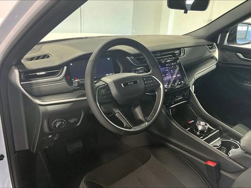 New 2025 Jeep Grand Cherokee Laredo X w/ Luxury Tech Group I image 28