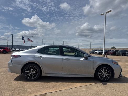 Used 2022 Toyota Camry SE FWD image 24